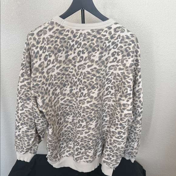 Women’s Aerie Tres Chic Leopard Print Sweatshirt - Picture 4 of 10